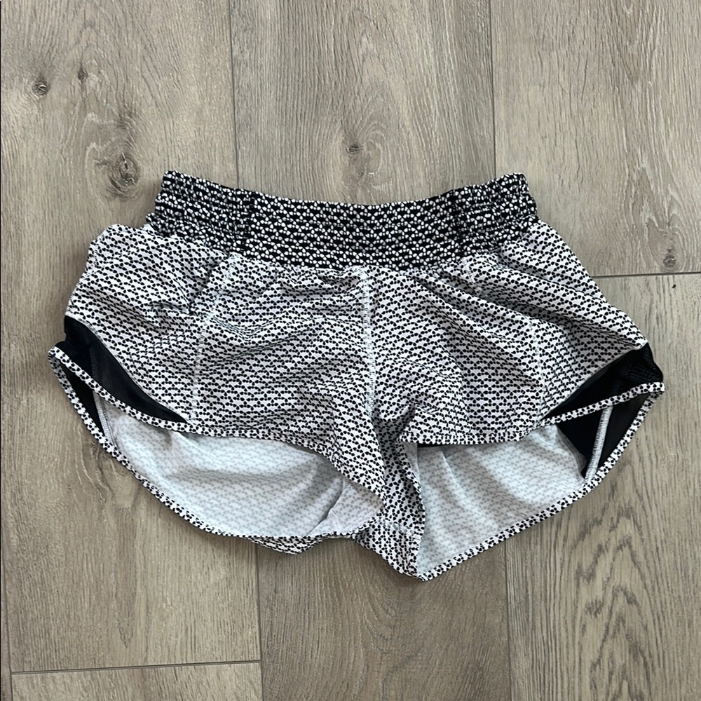 Lulu hotty hot shorts size 6